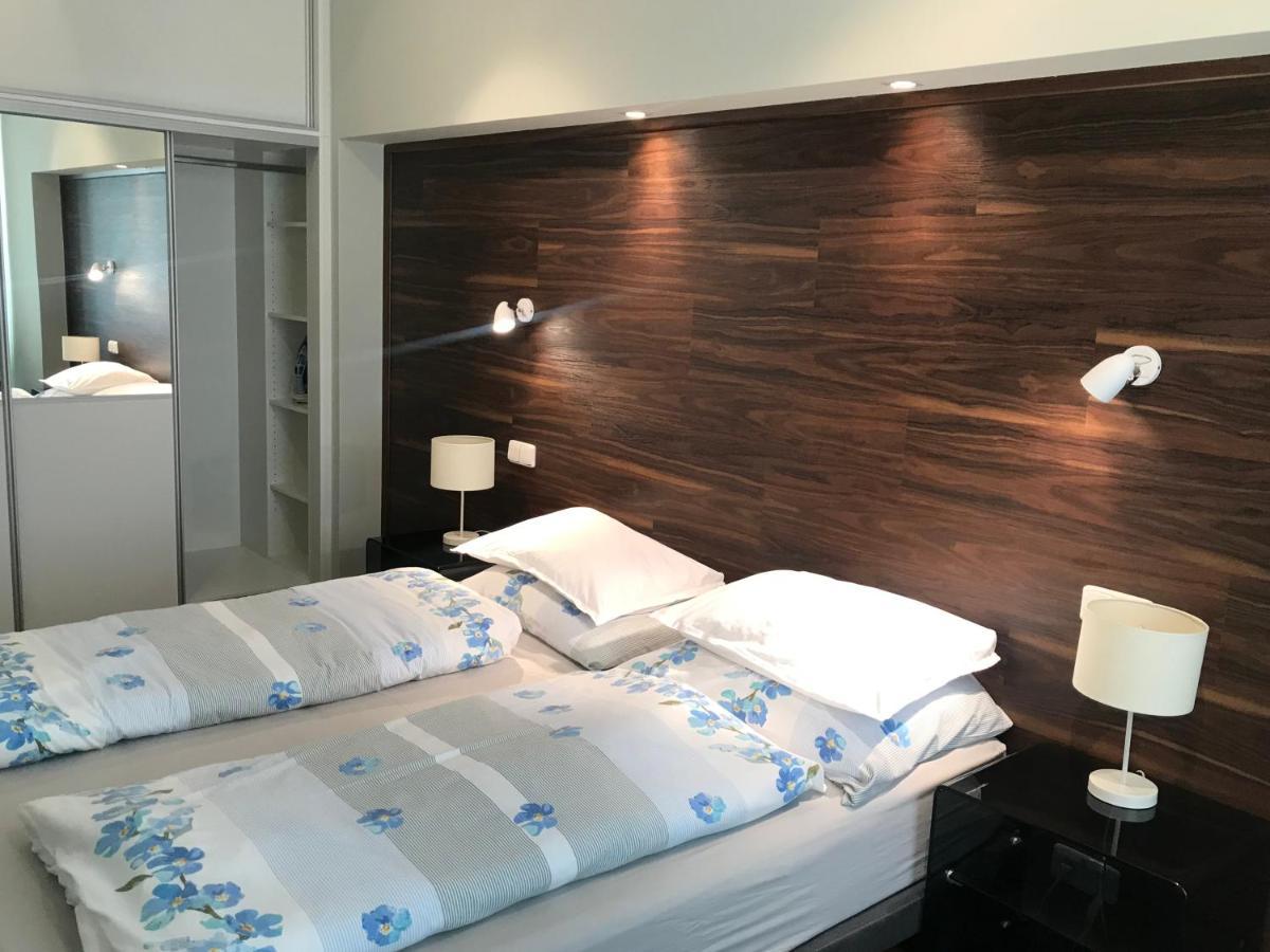 Apartman U Kolonady การ์โลวีวารี ภายนอก รูปภาพ