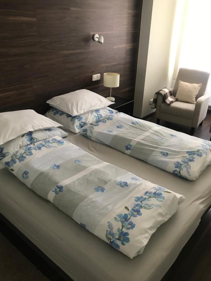 Apartman U Kolonady การ์โลวีวารี ภายนอก รูปภาพ