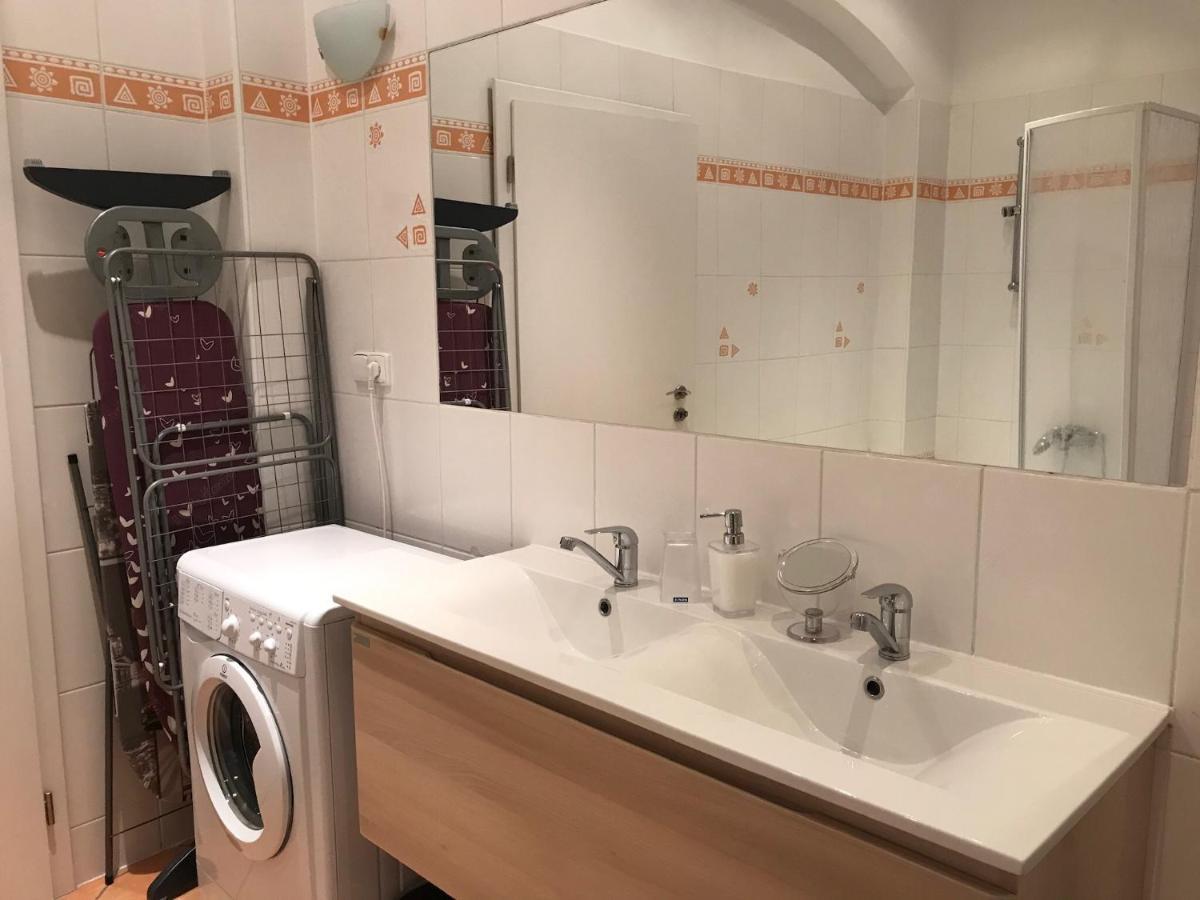 Apartman U Kolonady การ์โลวีวารี ภายนอก รูปภาพ